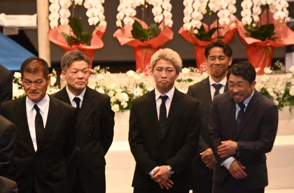 現役王者の井上尚弥も参列